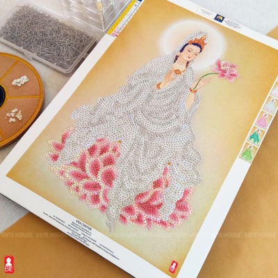 BTE Bộ Tự Đính - Quan Âm Toạ Sen - Áo Trắng - Tranh Đính Kim Sa - BT001